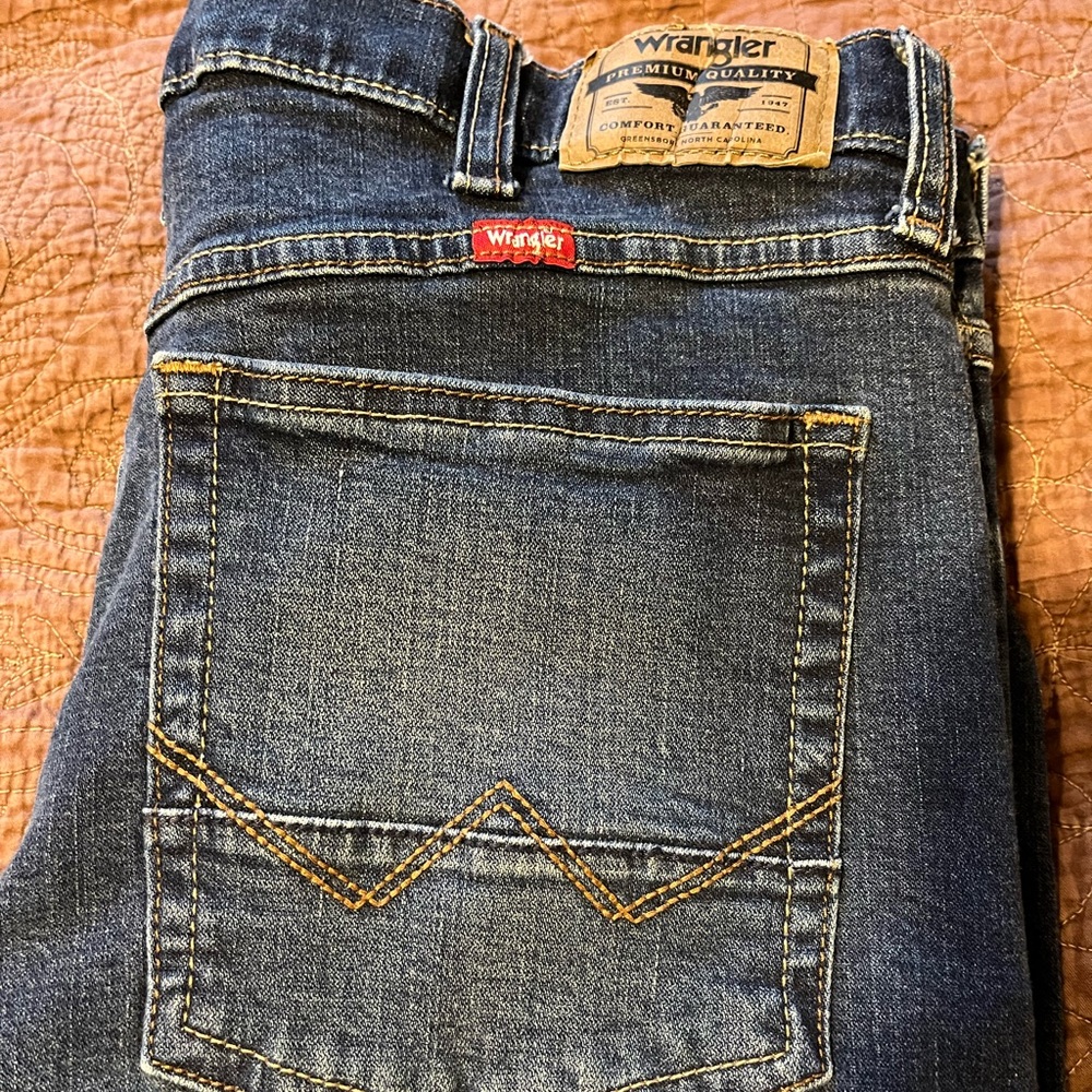 BOGO 1/2 off - Wrangler jeans 36x32 - Picture 2 of 7